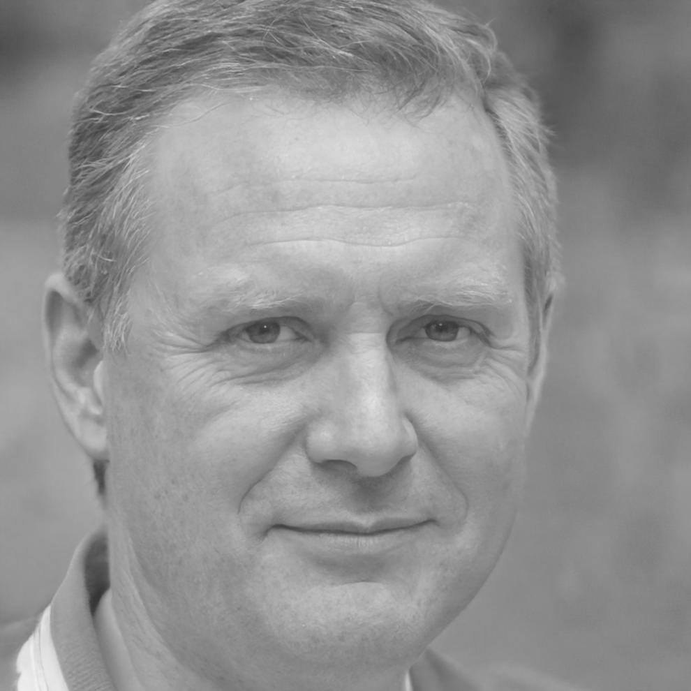 Retrato profesional de Cristóbal Menéndez